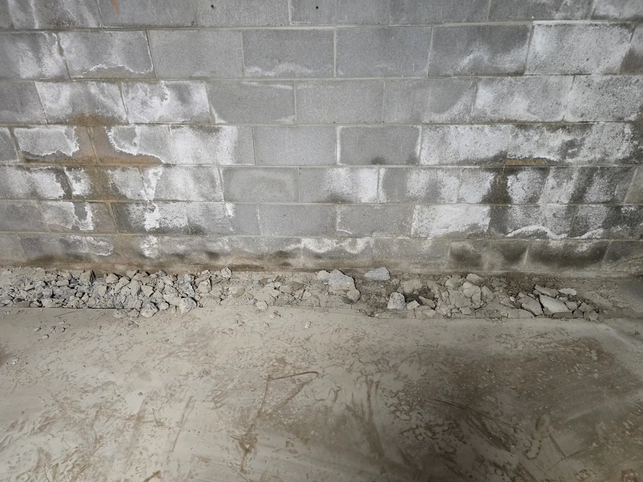 Early warning signs of efflorescence on basement walls on a regional home